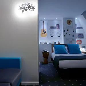 https://du-triangle-dor.fr-paris.fr