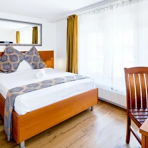 3* Otel Old Town